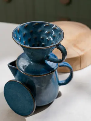 Conjunto café – azul mar