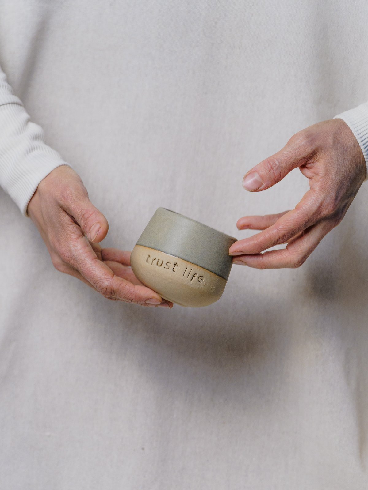 Copo Gota 200ml “trust life” – cinza